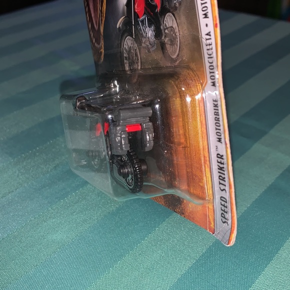 Matchbox Jurassic World Speed Striker Motorcycle - Picture 4 of 8
